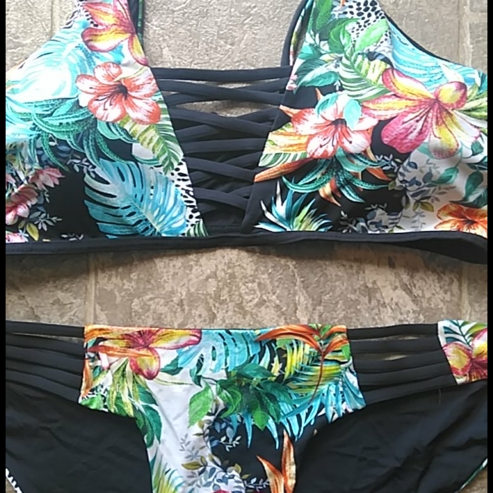 Bathing suit - Picture 2 of 4